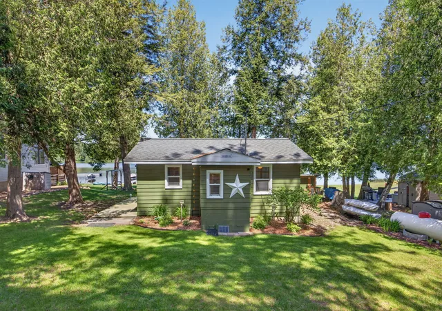 2nd image of 9267 Lake Dr, Reed City, MI 49677 | MLS# 72026026505