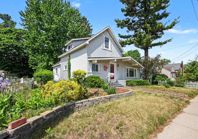 Photo 3 of Single family home for sale at 1989 Addison St, Muskegon City Muskegon, MI 49441 | MLS# 71026026512 | Listing updated on 2026-06-18