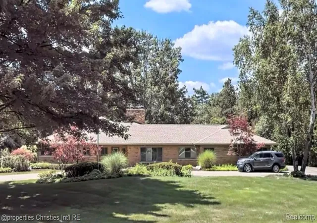 1st image of 1640 Orchard Ln, Bloomfield Hills, MI 48301 | MLS# 20261040641
