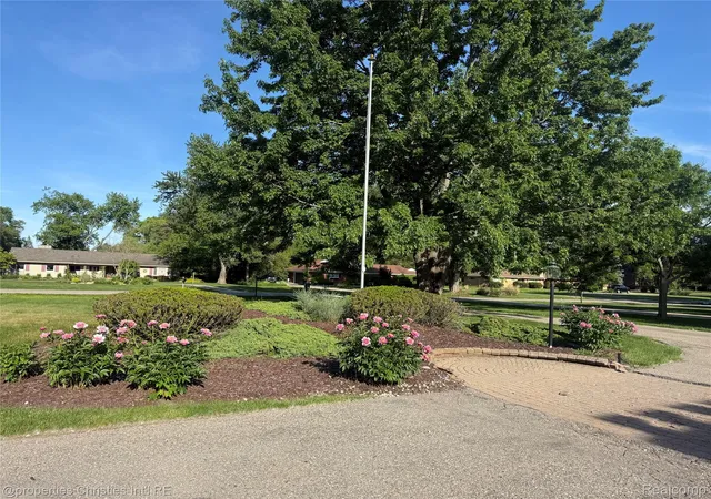 2nd image of 1640 Orchard Ln, Bloomfield Hills, MI 48301 | MLS# 20261040641
