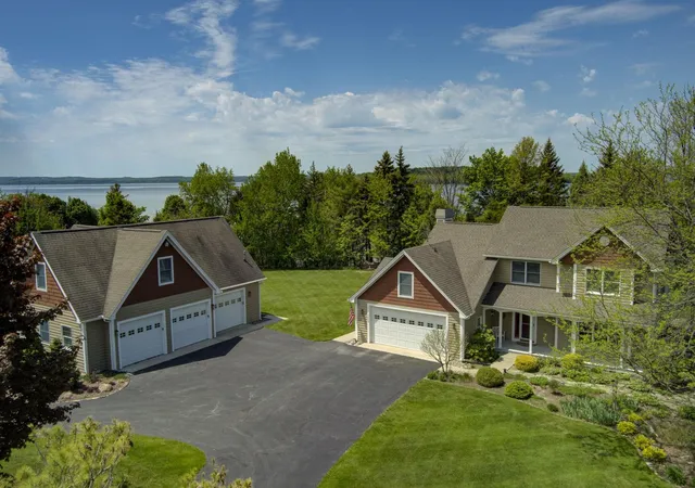 Photo 2 of Single family home for sale at 1453 Braemar Dr, Traverse City, MI 49686 | MLS# 78080069132 | Listing updated on 2026-06-10