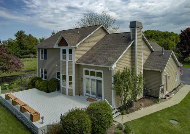 Photo 3 of Single family home for sale at 1453 Braemar Dr, Traverse City, MI 49686 | MLS# 78080069132 | Listing updated on 2026-06-10