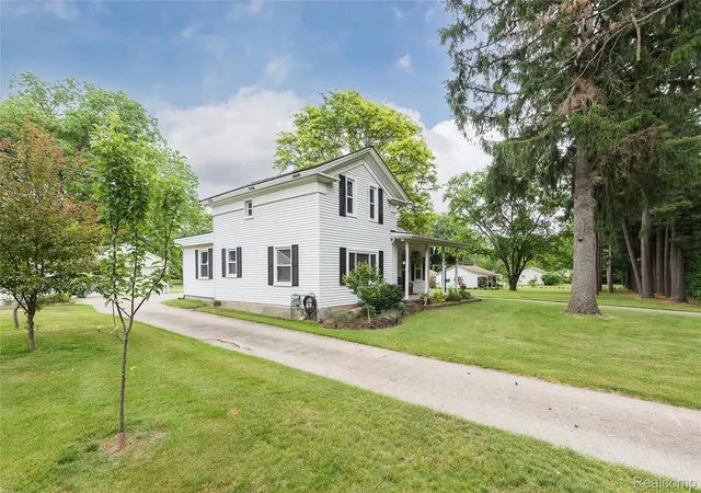 Photo 3 of Single family home for sale at 9137 Maltby Rd, Brighton, MI 48116 | MLS# 20261040664 | Listing updated on 2026-06-19
