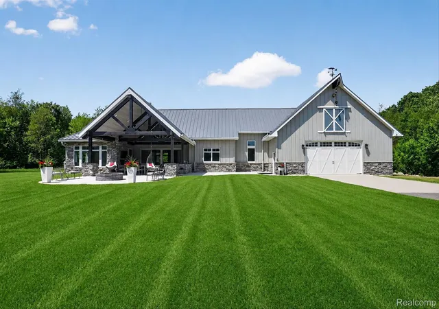 Photo 2 of Single family home for sale at 10500 W Grand River Rd, Fowlerville, MI 48836 | MLS# 20261040685 | Listing updated on 2026-07-26