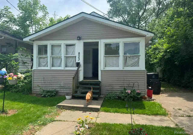 Photo 1 of Single family home for sale at 823 Remington Ave, Flint, MI 48507 | MLS# 20261040695 | Listing updated on 2026-06-12