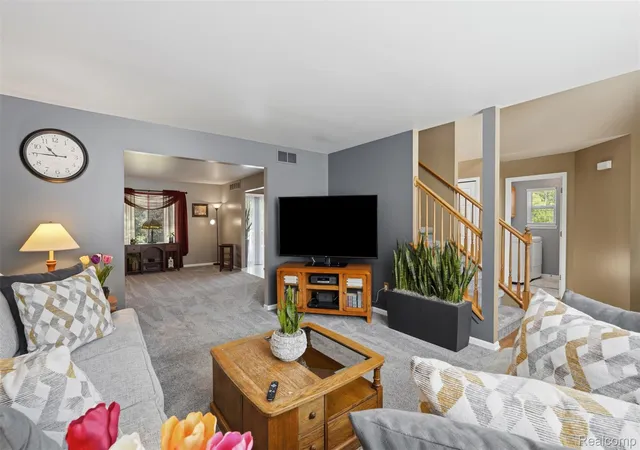 Photo 4 of Single family home for sale at 6263 Shadetree Ct, Howell, MI 48843 | MLS# 20261040716 | Listing updated on 2026-06-07
