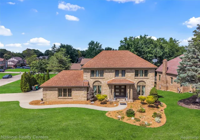 2nd image of 39376 Heatherbrook Dr, Farmington Hills, MI 48331 | MLS# 20261040736