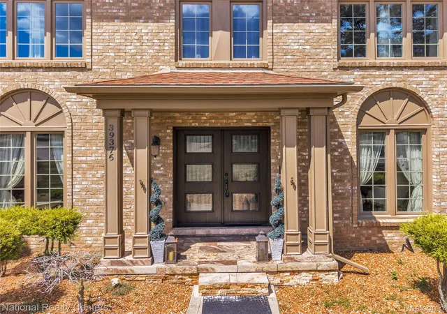 3rd image of 39376 Heatherbrook Dr, Farmington Hills, MI 48331 | MLS# 20261040736