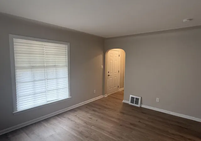 3rd image of 19601 Hamburg St, Detroit, MI 48205 | MLS# 81026026562