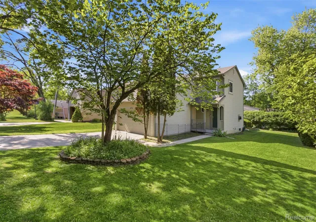 Photo 2 of Single family home for sale at 6790 Edwood Ave, West Bloomfield, MI 48324 | MLS# 20261040749 | Listing updated on 2026-06-21