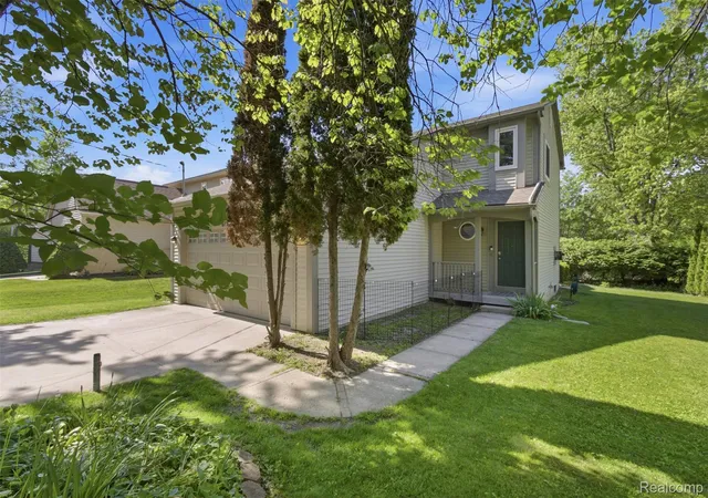 Photo 3 of Single family home for sale at 6790 Edwood Ave, West Bloomfield, MI 48324 | MLS# 20261040749 | Listing updated on 2026-06-21
