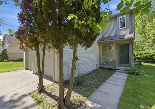 Photo 3 of Single family home for sale at 6790 Edwood Ave, West Bloomfield, MI 48324 | MLS# 20261040749 | Listing updated on 2026-06-21