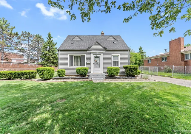 Homes for sale in Garden City City Wayne, MI | 2048 Arcola St, Garden City City Wayne, MI 48135 | MLS# 20261040768