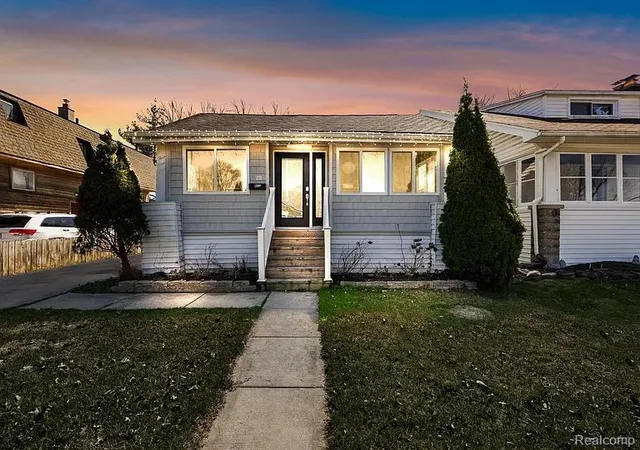 Photo 2 of Single family home for sale at 419 W 12 Mile Rd, Royal Oak, MI 48073 | MLS# 20261040785 | Listing updated on 2026-09-09