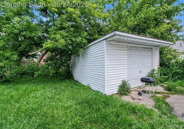 Photo 4 of Single family home for sale at 8059 Ford Ave, Warren, MI 48089 | MLS# 20261040788 | Listing updated on 2026-09-12