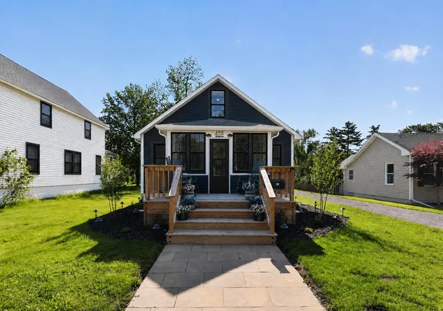 1st image of 408 N Elm St, Three Oaks, MI 49128 | MLS# 69026026597
