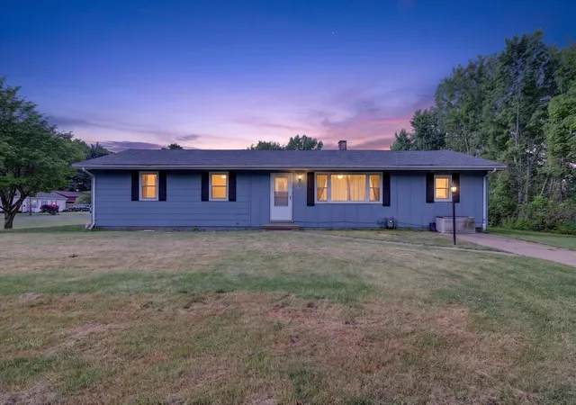 1st image of 974 Emerson Ave, Benton Harbor, MI 49022 | MLS# 69026026610