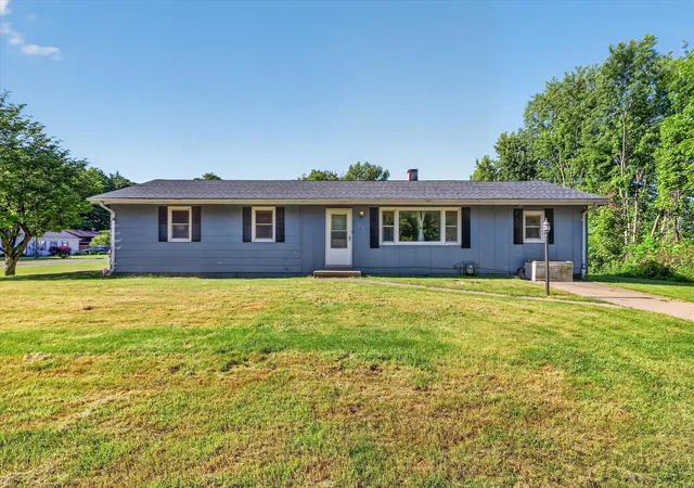 2nd image of 974 Emerson Ave, Benton Harbor, MI 49022 | MLS# 69026026610