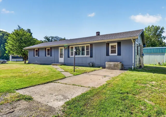 3rd image of 974 Emerson Ave, Benton Harbor, MI 49022 | MLS# 69026026610