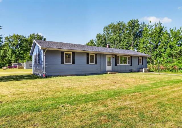 4th image of 974 Emerson Ave, Benton Harbor, MI 49022 | MLS# 69026026610