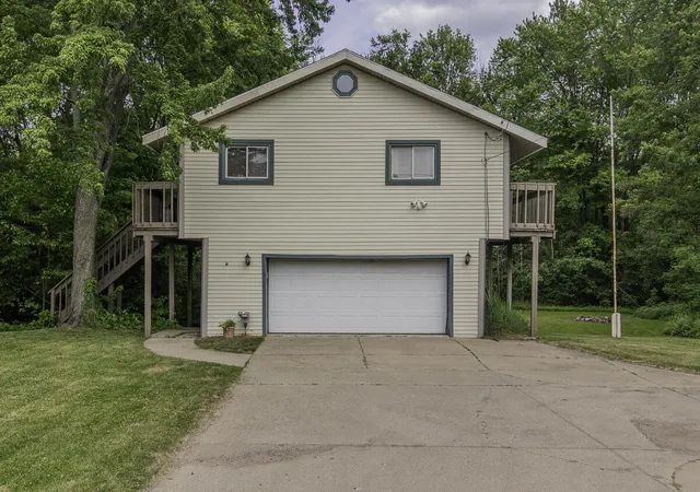 Homes for sale in Augusta Village Kalamazoo, MI | 304 N Augusta Dr, Augusta Village Kalamazoo, MI 49012 | MLS# 66026026618