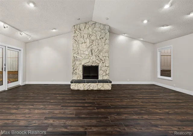 Photo 3 of Condo for sale at 3685 Quail Holw Dr, Bloomfield Hills, MI 48302 | MLS# 20261040828 | Listing updated on 2026-09-13