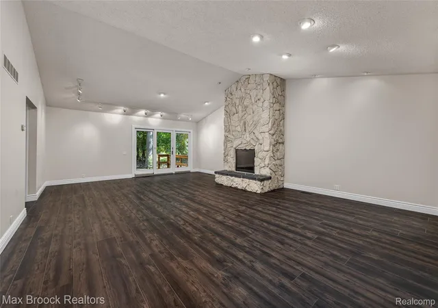 Photo 4 of Condo for sale at 3685 Quail Holw Dr, Bloomfield Hills, MI 48302 | MLS# 20261040828 | Listing updated on 2026-09-13
