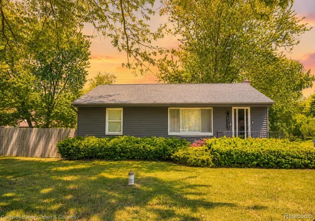 Photo 1 of Single family home for sale at 4383 Green Lake Rd, West Bloomfield, MI 48323 | MLS# 20261040834 | Listing updated on 2026-06-19