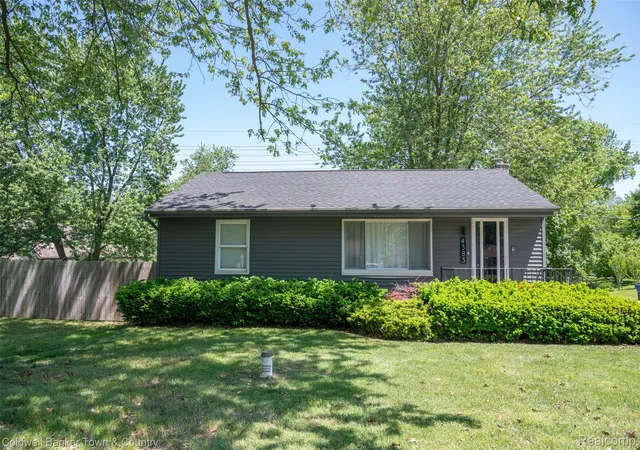 Photo 2 of Single family home for sale at 4383 Green Lake Rd, West Bloomfield, MI 48323 | MLS# 20261040834 | Listing updated on 2026-06-19