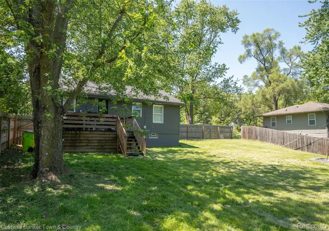 Photo 3 of Single family home for sale at 4383 Green Lake Rd, West Bloomfield, MI 48323 | MLS# 20261040834 | Listing updated on 2026-06-19