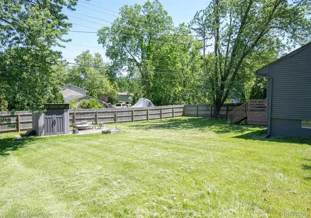 Photo 4 of Single family home for sale at 4383 Green Lake Rd, West Bloomfield, MI 48323 | MLS# 20261040834 | Listing updated on 2026-06-19