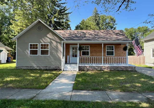 1st image of 427 Cedar St, Breckenridge, MI 48615 | MLS# 61050209948