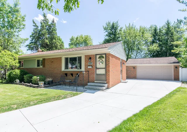 Photo 2 of Single family home for sale at 732 Calder Ct, Saline, MI 48176 | MLS# 81026026619 | Listing updated on 2026-06-06