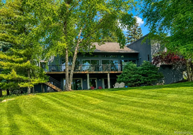 Photo 1 of Mansion for sale at 2501 Doleman Dr, West Bloomfield, MI 48324 | MLS# 20261040840 | Listing updated on 2026-09-12