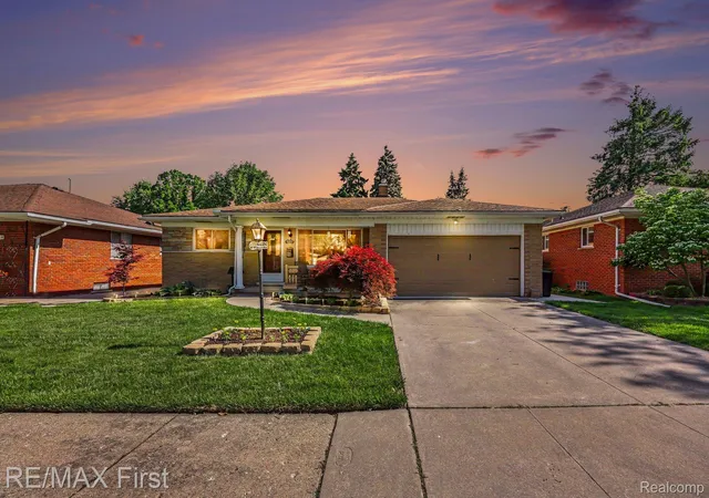 Photo 1 of Sale Pending at 21212 Francis St, Saint Clair Shores, MI 48082 | MLS# 20261040849 | Listing updated on 2026-06-20