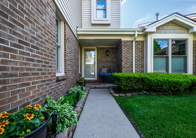 3rd image of 674 Smt Ridge Dr, Milford, MI 48381