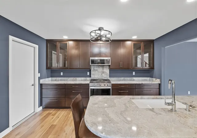4th image of 674 Smt Ridge Dr, Milford, MI 48381