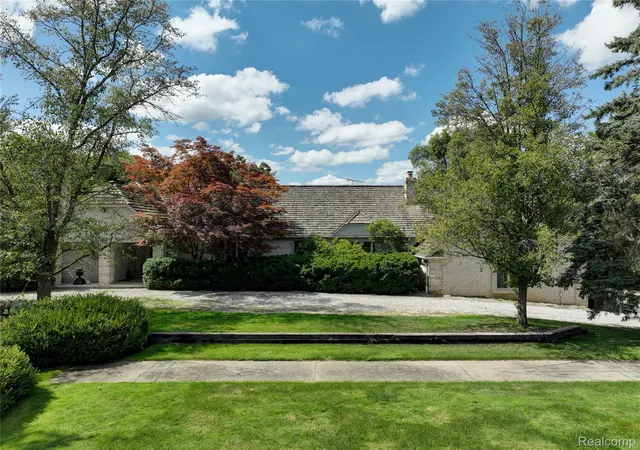 Homes for sale in Bloomfield Hills City Oakland, MI | 363 Lakewood Dr, Bloomfield Hills City Oakland, MI 48304 | MLS# 20261040853