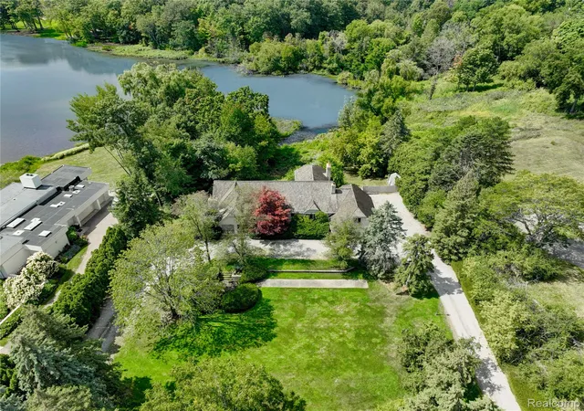 Homes for sale in Bloomfield Hills City Oakland, MI | 363 Lakewood Dr, Bloomfield Hills City Oakland, MI 48304 | MLS# 20261040853