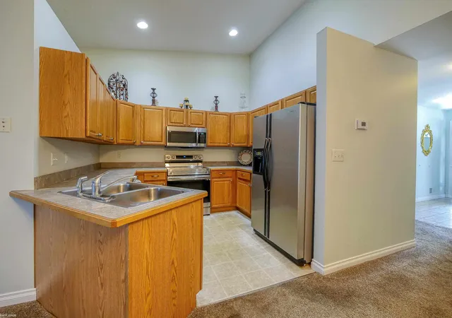 Listing Photo 5 - Condo for sale in building located at 934 Lighthouse Dr, Marysville, MI 48040