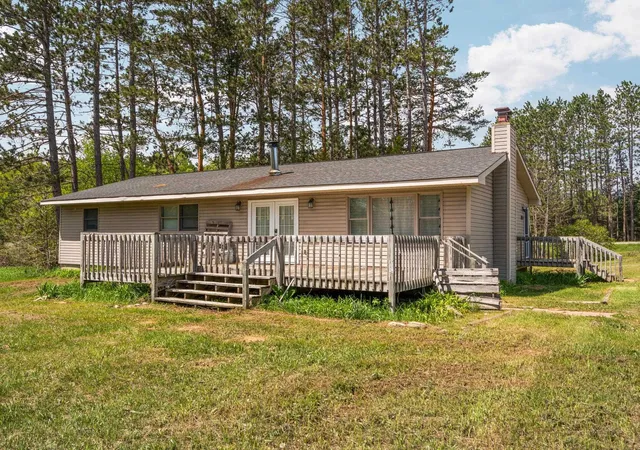 Photo 2 of Single family home for sale at 8613 Summit City Rd, Paradise Township Grand Traverse, MI 49649 | MLS# 78080069152 | Listing updated on 2026-06-19