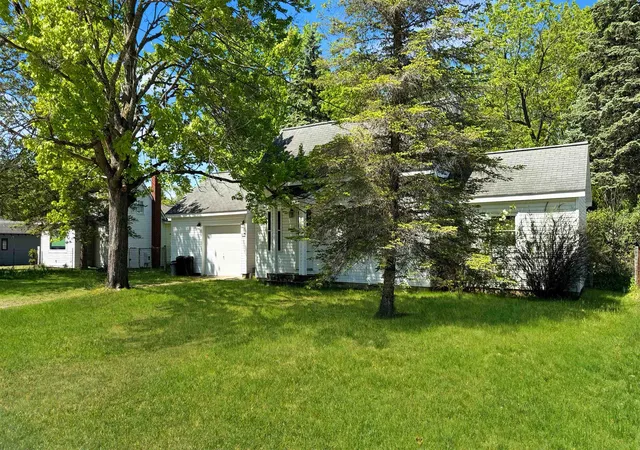 Photo 2 of Single family home for sale at 613 Waldo St, Cadillac, MI 49601 | MLS# 78080069156 | Listing updated on 2026-06-06