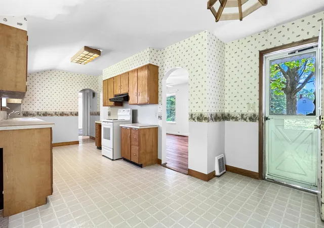 Photo 4 of Single family home for sale at 613 Waldo St, Cadillac, MI 49601 | MLS# 78080069156 | Listing updated on 2026-06-06