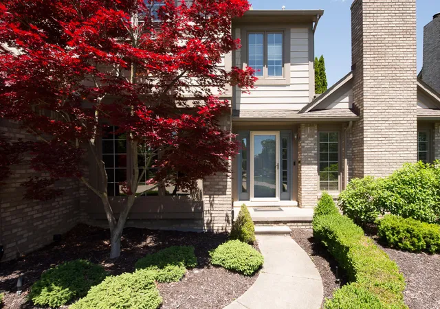 Photo 4 of Single family home for sale at 45432 White Pines Dr, Novi, MI 48374 | MLS# 81026026658 | Listing updated on 2026-06-16