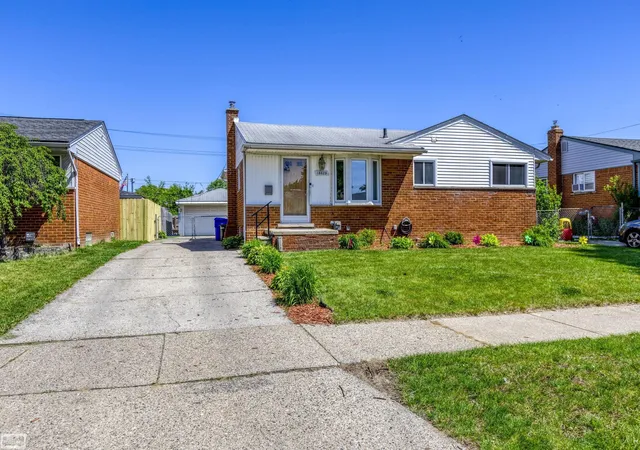Photo 2 of Single family home for sale at 18029 Rainbow St, Fraser, MI 48026 | MLS# 58050209966 | Listing updated on 2026-06-05