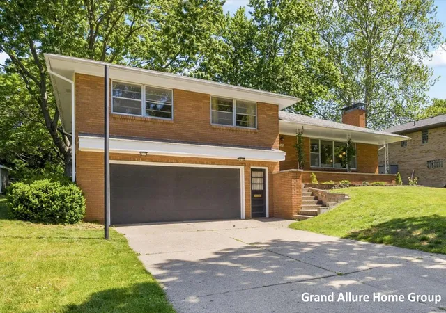 Photo 1 of Sale Pending at 549 Sligh Blvd Ne, Grand Rapids, MI 49505 | MLS# 65026026660 | Listing updated on 2026-06-09