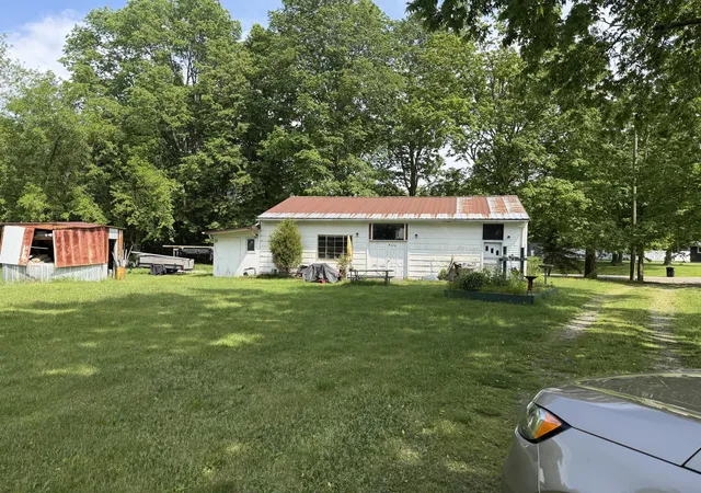 Photo 2 of Single family home for sale at 118 E Chicago Rd, Coldwater, MI 49036 | MLS# 62026026681 | Listing updated on 2026-06-09