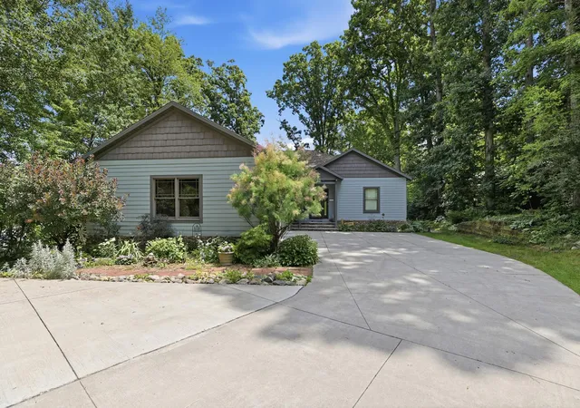 Photo 3 of Single family home for sale at 7352 Hallridge Dr Ne, Belding, MI 48809 | MLS# 65026026677 | Listing updated on 2026-08-20