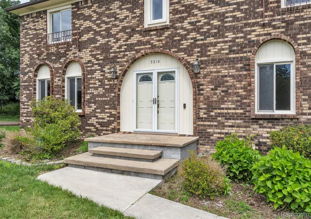 1st image of 5310 Pond Bluff Dr, West Bloomfield, MI 48323 | MLS# 20261040935