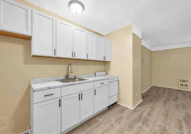 2nd image of 16721 Greenfield Rd, Detroit, MI 48235